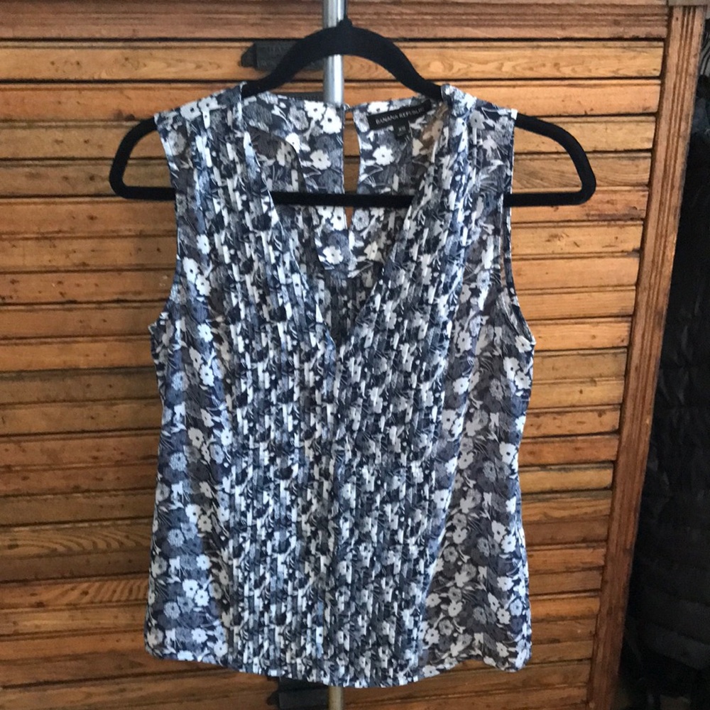 Banana Republic Spring Blue and White Floral Sleeveless Blouse